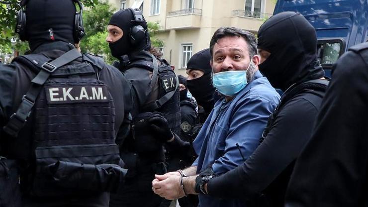 Türk bayrağını yırtması ile gündeme gelmişti... Irkçı vekil Lagos Atinaya iade edildi