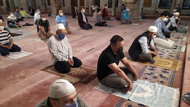 Bugün Cuma namazı kılınacak mı, serbest mi 21 Mayıs 2021 kademeli normalleşmede camiler açık mı, yasak var mı