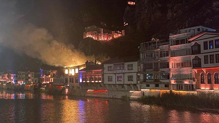 Amasyada tarihi evlerin olduğu alanda yangın