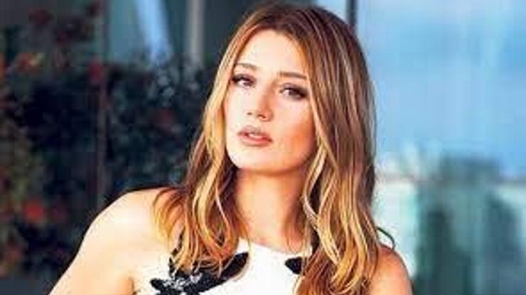 Gizem Karaca doğal güzelliğiyle dikkat çekti