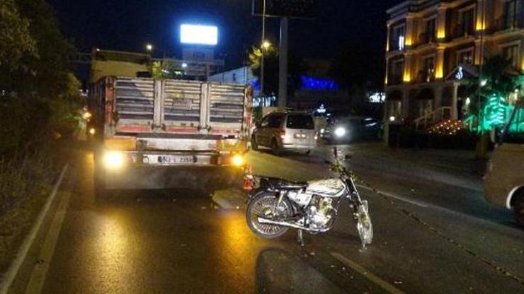Motosiklet, TIRa çarptı: 1 ölü, 1 yaralı