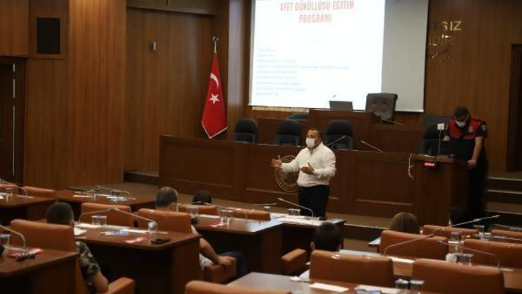 Kartal Belediyesi personellerinden oluşan afet gönüllüleri iş başında