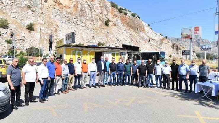 Konyaaltında taksi durakları yenileniyor