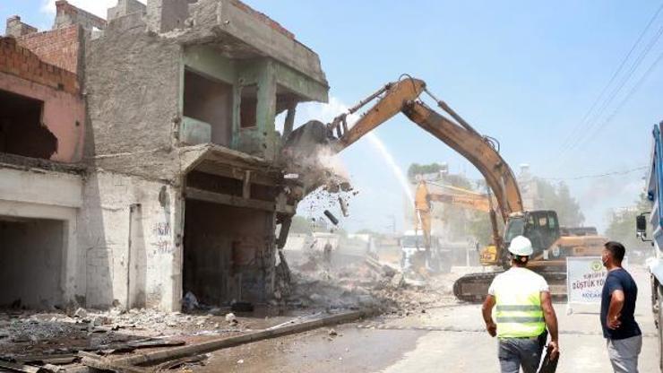 Sinanpaşa Mahallesi’nde kentsel dönüşüm için yıkım başladı