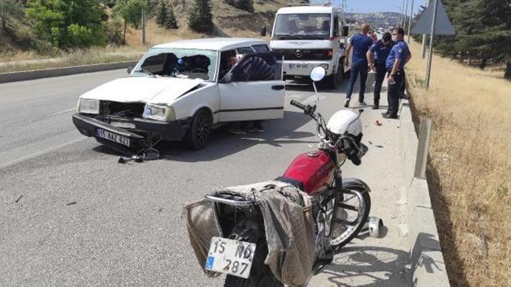Otomobilin çarptığı motosikletli yaralandı