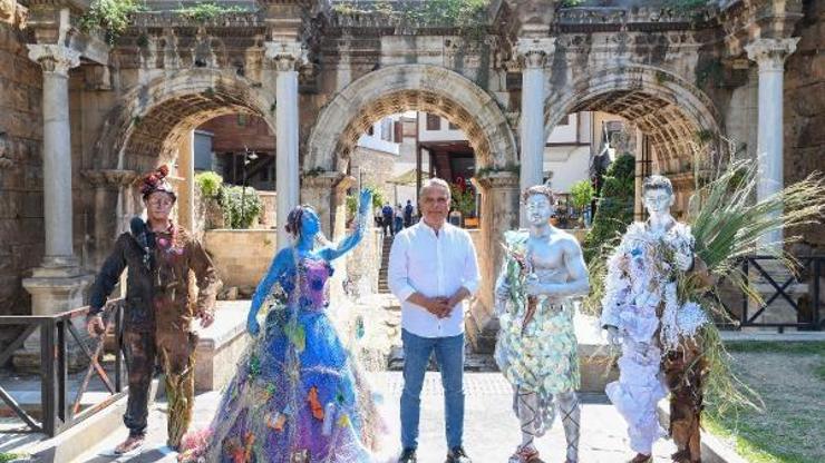 Canlı heykellerle çevreye duyarlılık çağrısı