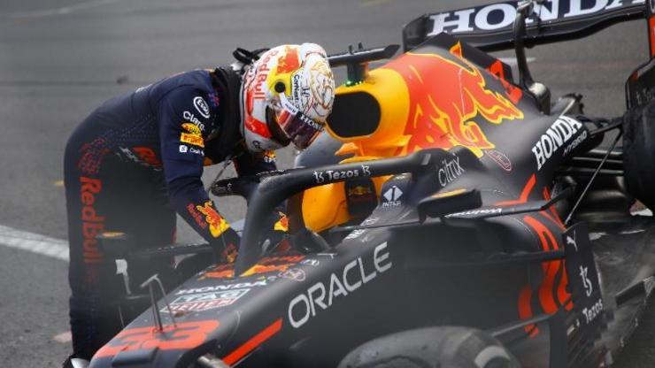 Max Verstappen kaza yaptı