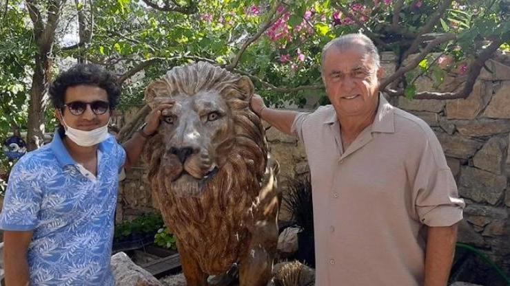 Fatih Terim evinin önüne aslan heykeli yaptırdı