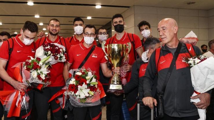 A Milli Erkek Voleybol Takımı yurda döndü