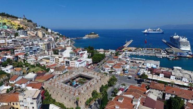 Kuşadasındaki turizmcilerde Rus turist sevinci