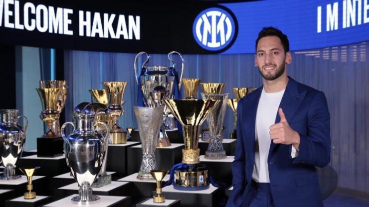 Hakan Çalhanoğlunun yıllık ücreti belli oldu