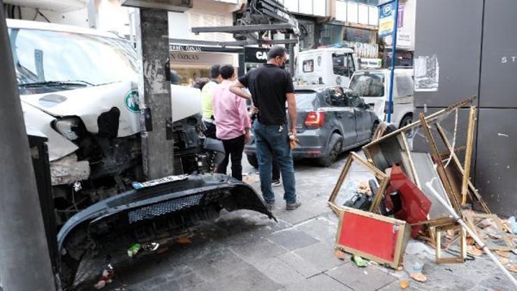 Kırmızı ışık ihlali sonrası yaşanan kazada 2 kişi yaralandı