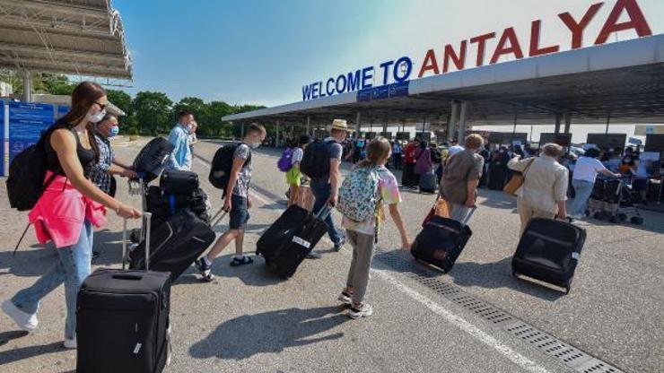 Antalyaya 2 günde 20 bin Rus turist geldi
