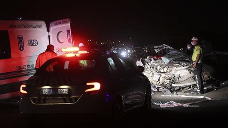 Ankara Çevre Yolunda otomobil TIRa arkadan çarptı: 3 ölü, 1 yaralı