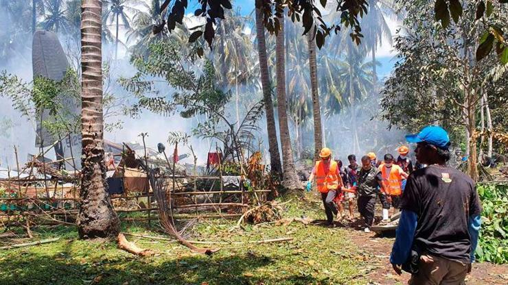 Filipinlerde düşen askeri uçakta ölü sayısı 50ye yükseldi