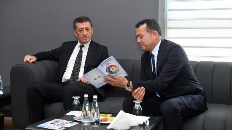 Başkan Özyiğit, Bakan Ziya Selçuk’a Erken Çocukluk Eğitimi Projesi’ni anlattı