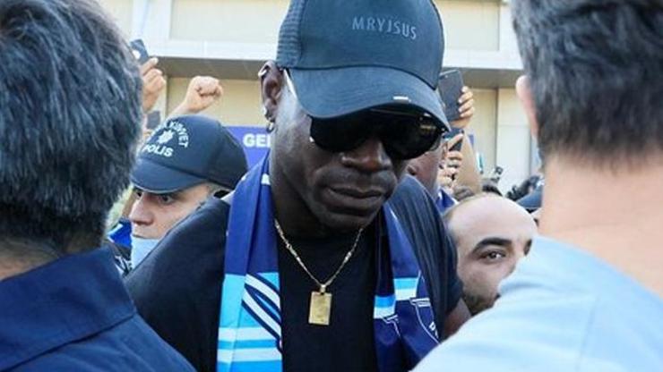 Adana Demirsporun İtalyan yıldızı Mario Balotelli, Adanaya geldi