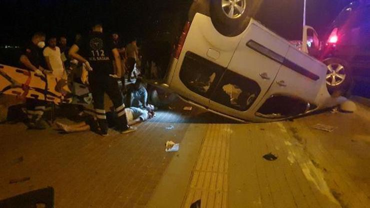 Gemlikte sahil yolunda hafif ticari araç devrildi; 1 yaralı