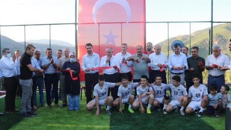 Yahyalıda halı saha hizmete açıldı