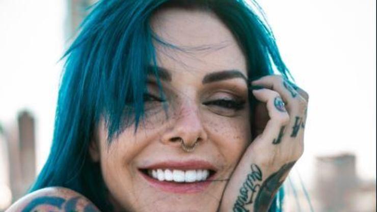 “Gamer Girl” Riae, Gülüş Tasarımı için İzmir Mono Clinic’i Seçti