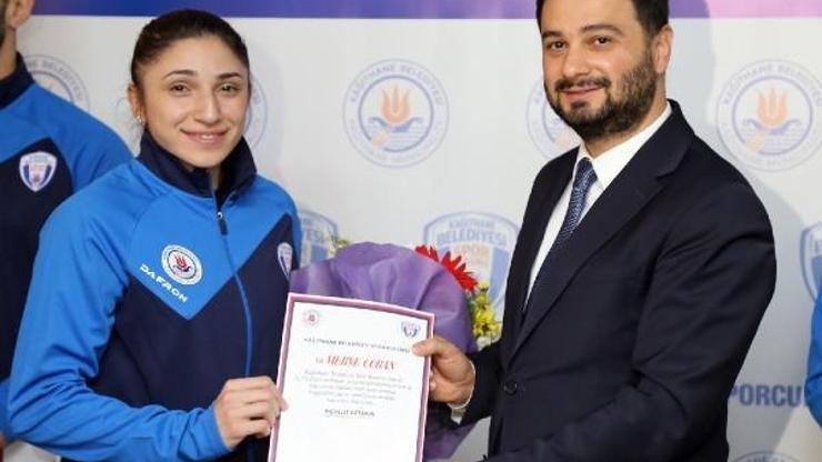 Kağıthane Belediyesporun milli sporcuları Tokyoda 2 madalya kazandı