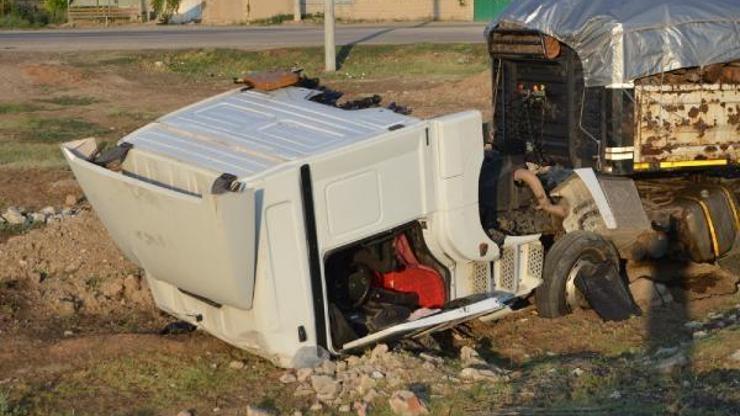 TIR devrildi: 1 yaralı