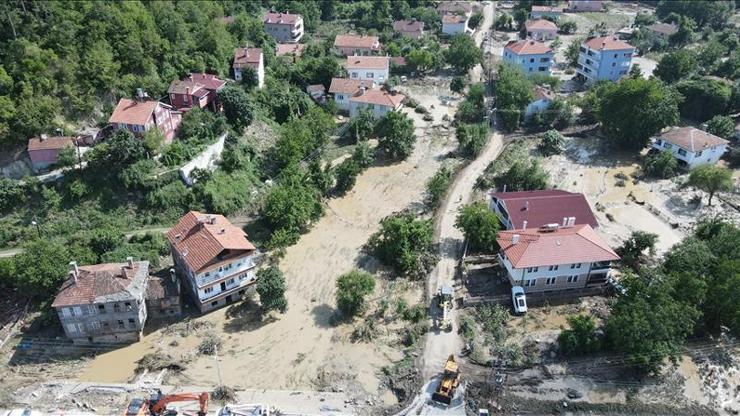 SON DAKİKA: Sel felaketinde yıkılan bir binanın müteahhidine gözaltı kararı