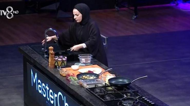 MasterChef 2021 Rabia kimdir Rabia Nur Çamurlu kaç yaşında nereli MasterChef Rabia instagram adresi