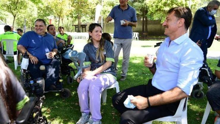 Tekerlekli sandalyesi çalınan genç kıza sürpriz