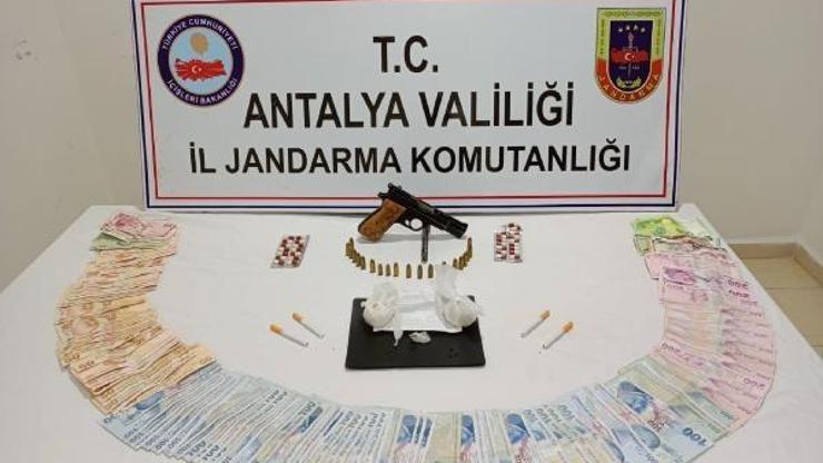 Firari uyuşturucu taciri, uyuşturucuyla yakalandı