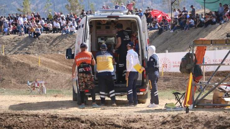 Pistteki görevliye motosiklet çarptı