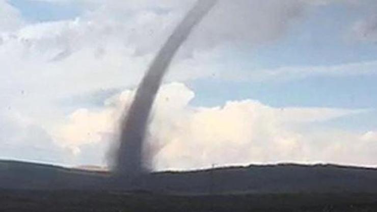 Kars’ta oluşan hortum görüntülendi