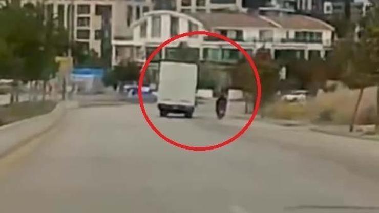 Kamyonun motosiklete çarptığı kaza kamerada