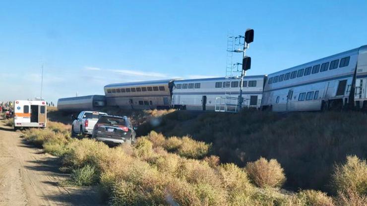 ABDde yolcu treni raydan çıktı: En az 3 kişi hayatını kaybetti