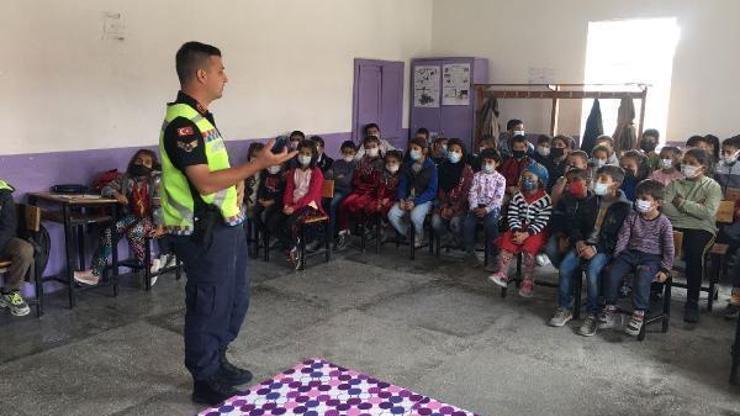 Şereflikoçhisarda jandarmadan öğrencilere seminer