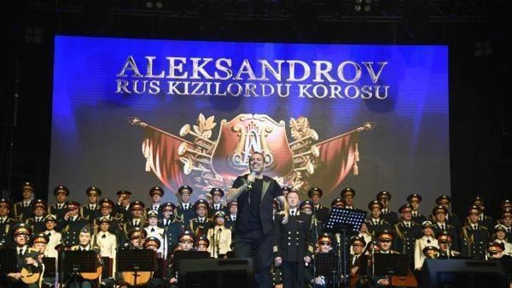 Adanada Kızılordu Korosu ve Haluk Levent konseri