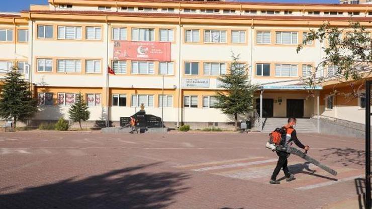 Talas Belediyesi, okulları temizliyor