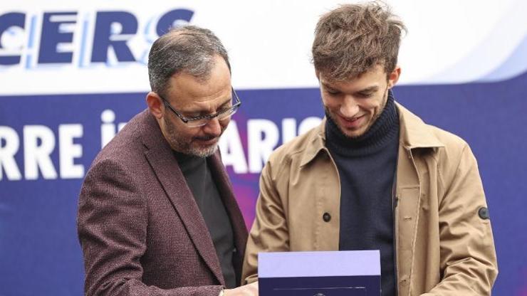 Bakan Kasapoğlu ile Pierre Gasly bir araya geldi