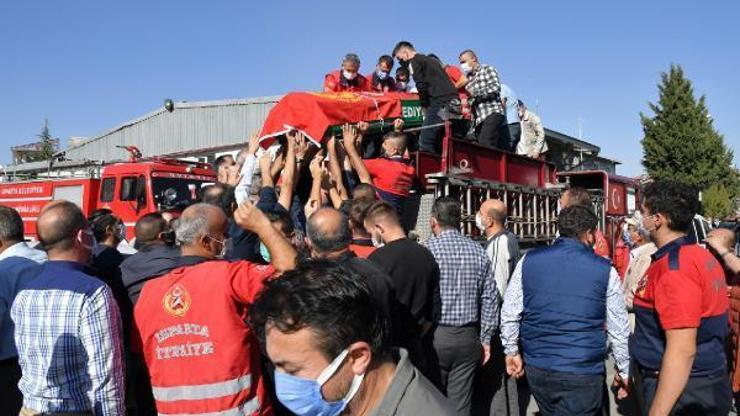 Sirenler görevi başında ölen itfaiye eri için çaldı