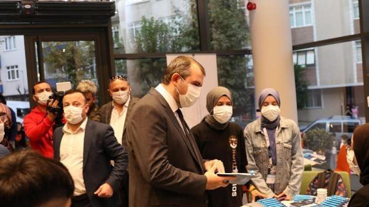 Güngören Belediyesi’nden üniversiteyi kazanan gençlere bin lira burs