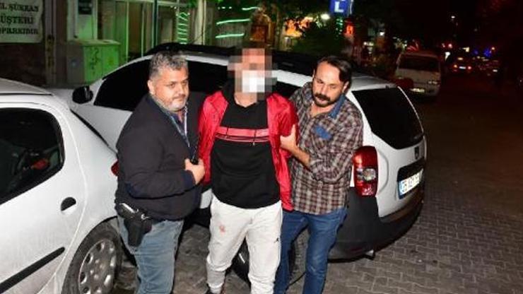 Sokakta karşılaştığı husumetlisini defalarca sırtından bıçakladı