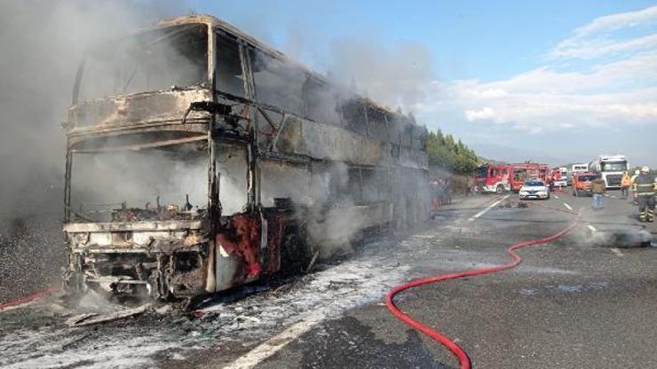 Düzcede 2 katlı yolcu otobüsü, alev alev yandı