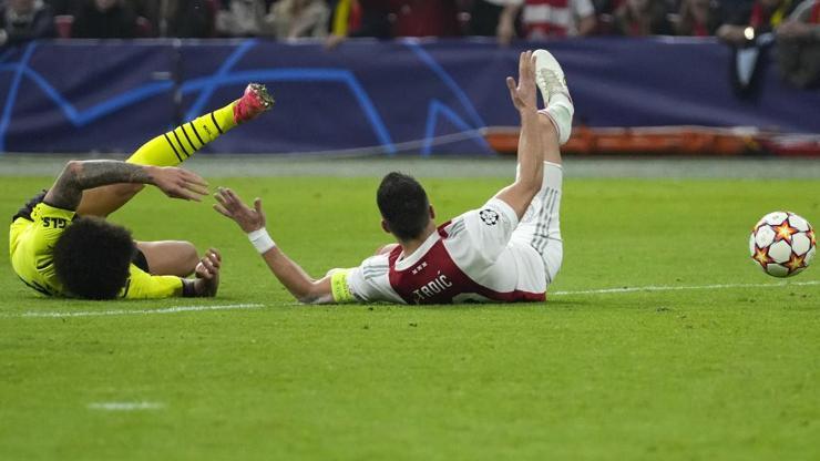 Ajax 4 golle kazandı ve grup lideri oldu