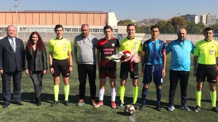 Genç hakem kanseri yendi, sahalara döndü