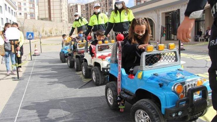 Şırnaklı öğrencilere trafik eğitimi