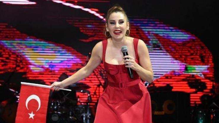 Funda Arar ve Turgay Başyayla’dan Cumhuriyet Konseri