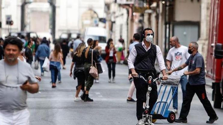 İtalyada günlük Kovid-19 vaka sayıları, 5 bin eşiğinin üstünde seyretmeye başladı