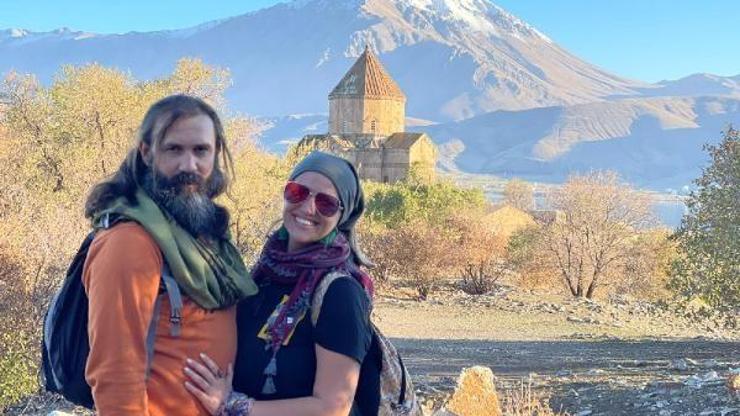 Otostopla Türkiye turuna çıkan Amerikalı ve Türk çift, Vana hayran kaldı