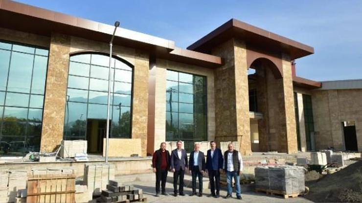 Yılmaz, Karapınar Gençlik Merkezi inşaatında incelemelerde bulundu