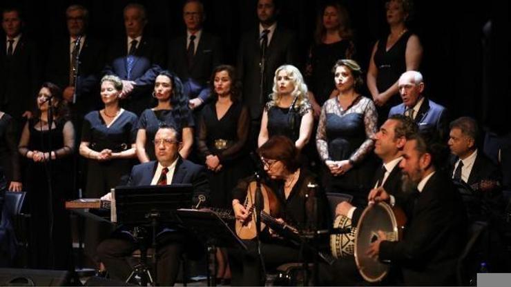 Atatürk sevdiği şarkılarla Bergamada anıldı